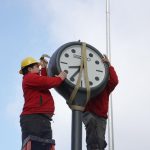 Innovación municipal permite recuperar y modernizar histórico Reloj Seiko de la Plaza de Armas de Talca